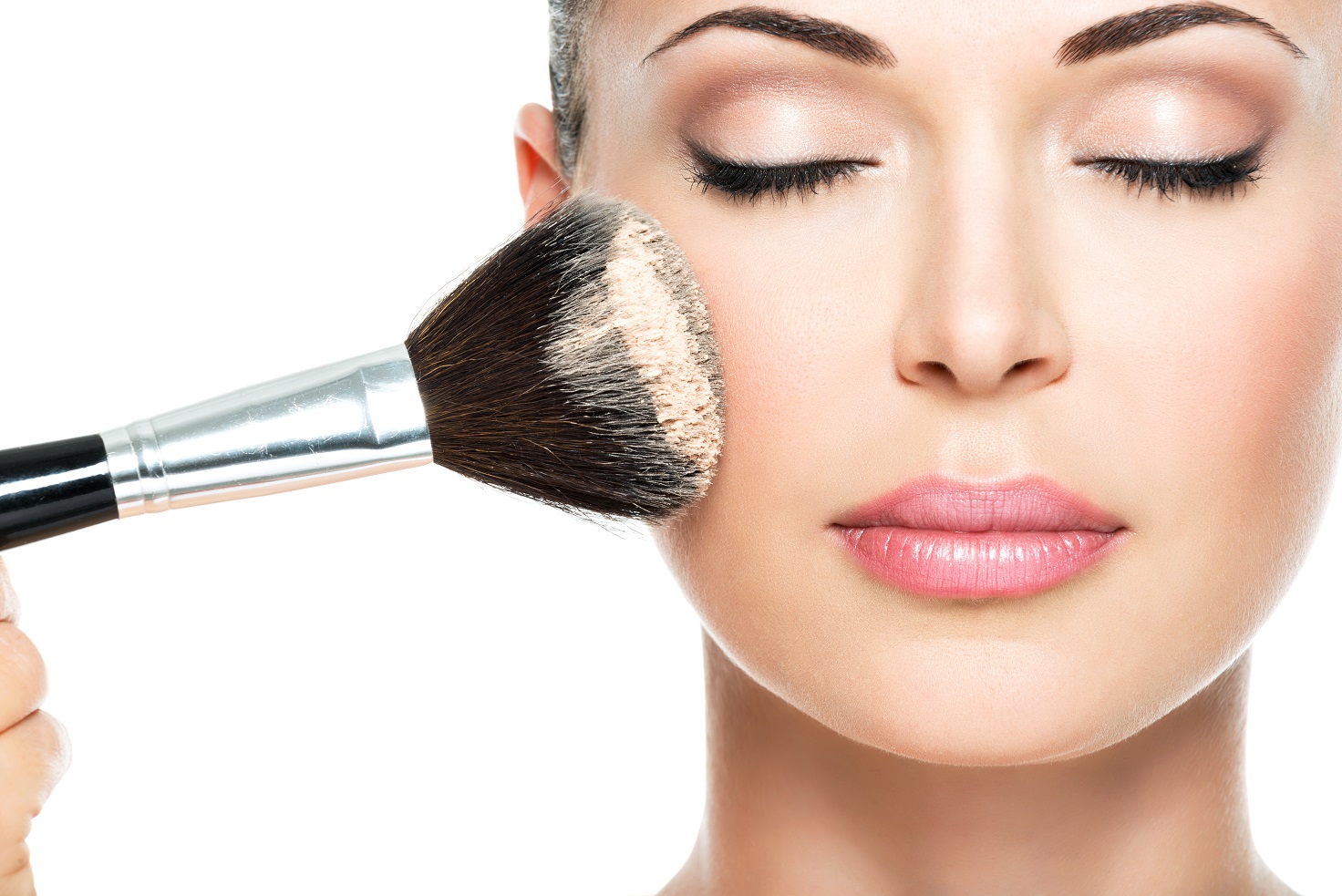 Top 5 Makeup Applications that are sure to give you an all new look